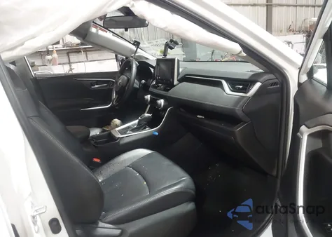 2020 Toyota Rav4 Xle Premium z USA, uszkodzony, nr VIN 2T3A1RFV3LC138559